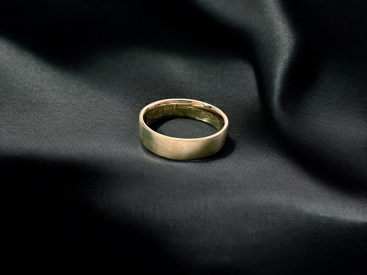 comfort fit wedding band