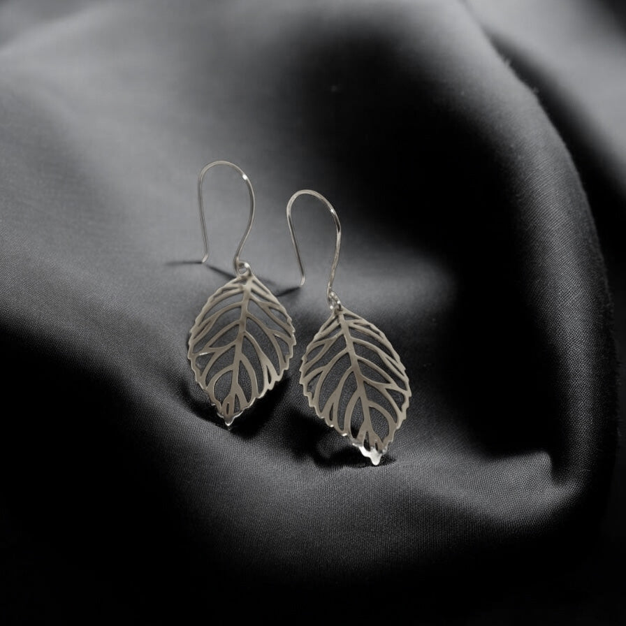 9ct Gold Leave earrings